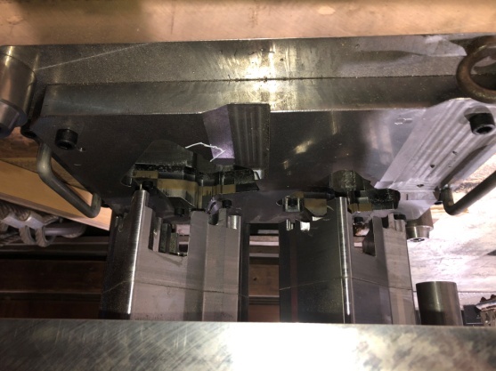 バリ取りプレス型